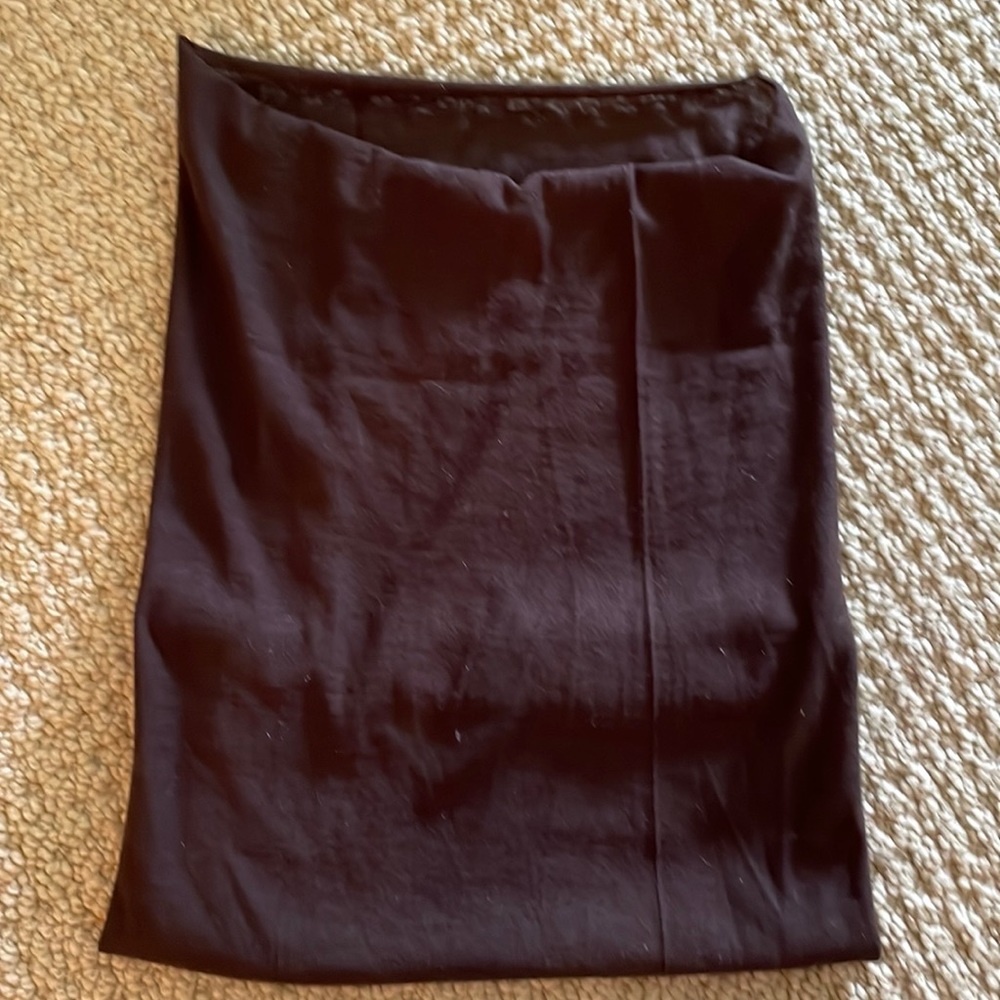 black crop top with no sleeves